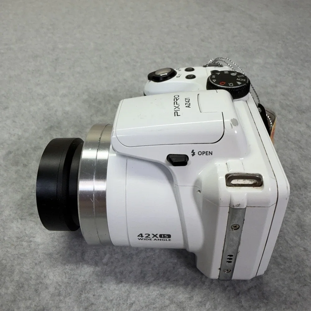 Kodak AZ421 PIXPRO 16MP Digital Camera with Wide Angle 42X White FOR PARTS